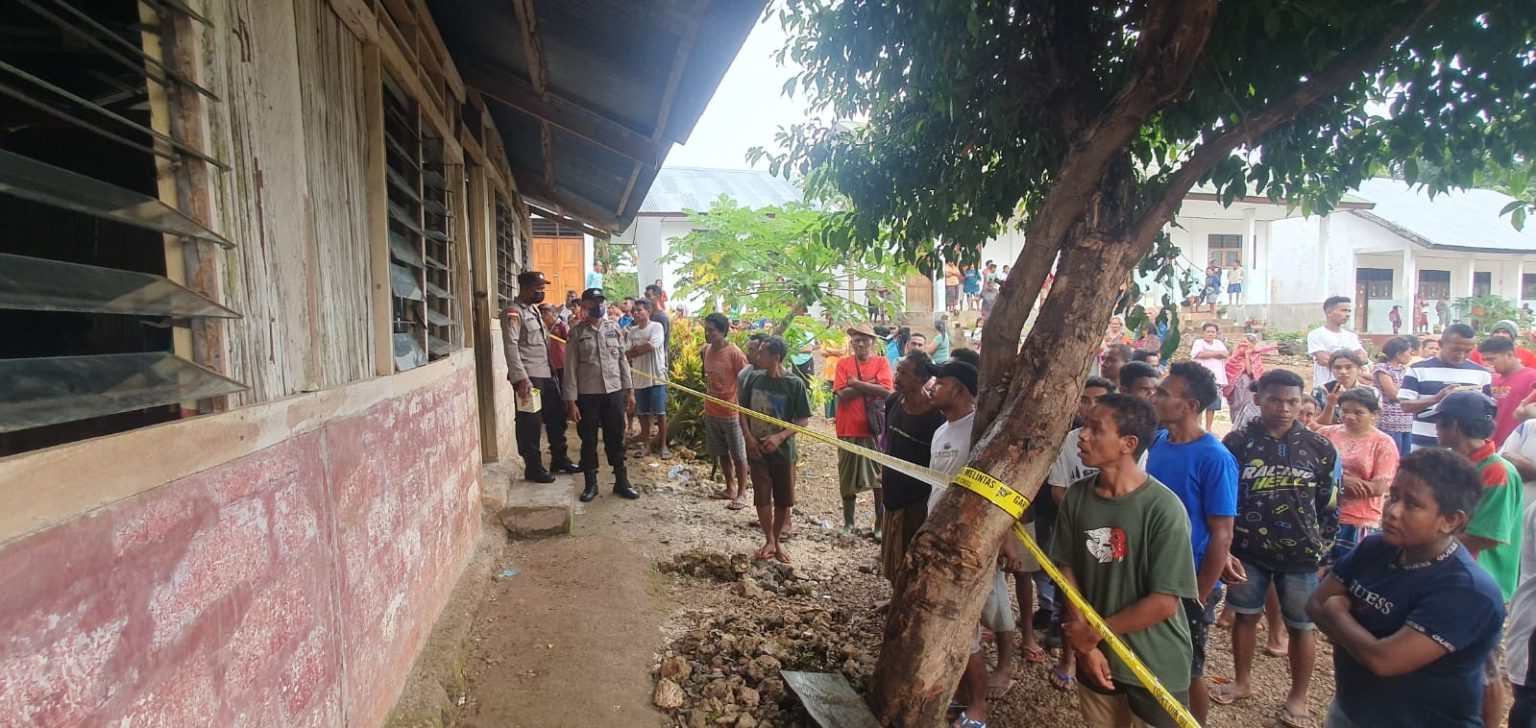 Karyawan Honorer di Kupang Ditemukan Tewas Gantung Diri dalam Ruang Kelas SD Karyawan Honorer di Kupang Ditemukan Tewas Gantung Diri dalam Ruang Kelas SD