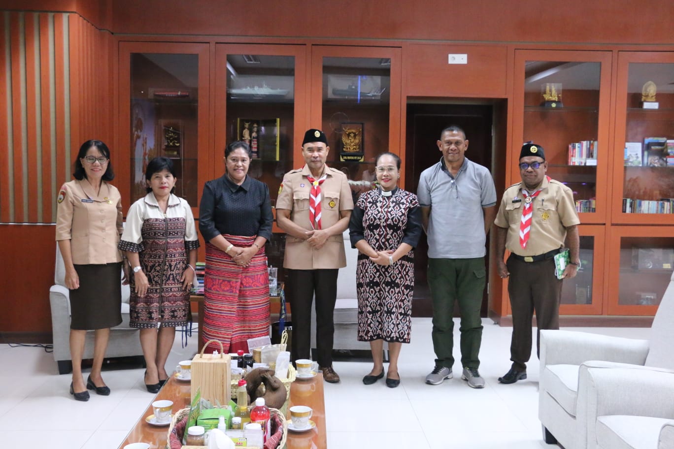Temui Gubernur VBL, Ikatan Alumni Satya Wacana Salatiga Mengaku Bantu 20 Anak Stunting dan Ibu Hamil di Kupang Temui Gubernur VBL, Ikatan Alumni Satya Wacana Salatiga Mengaku Bantu 20 Anak Stunting dan Ibu Hamil di Kupang