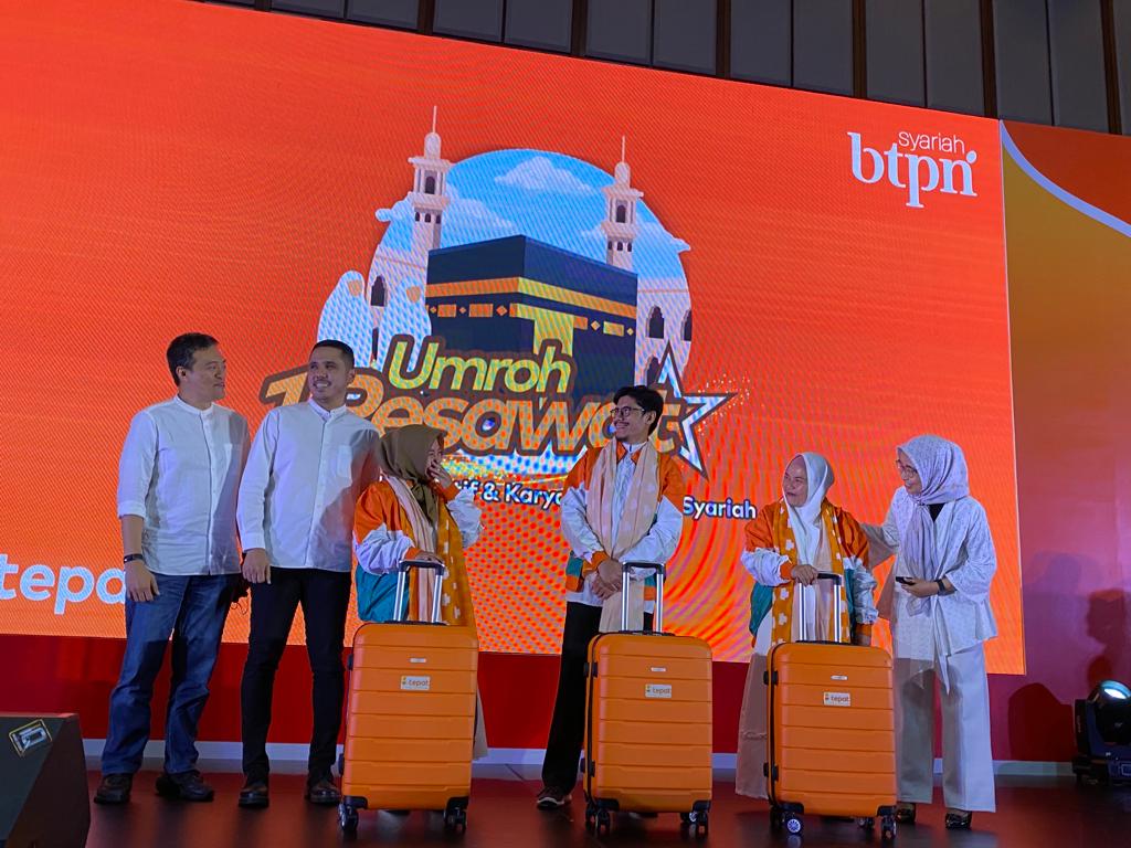 Program Umroh Satu Pesawat BTPN Syariah, 320 Nasabah Inspiratif Diberangkatkan Program Umroh Satu Pesawat BTPN Syariah, 320 Nasabah Inspiratif Diberangkatkan