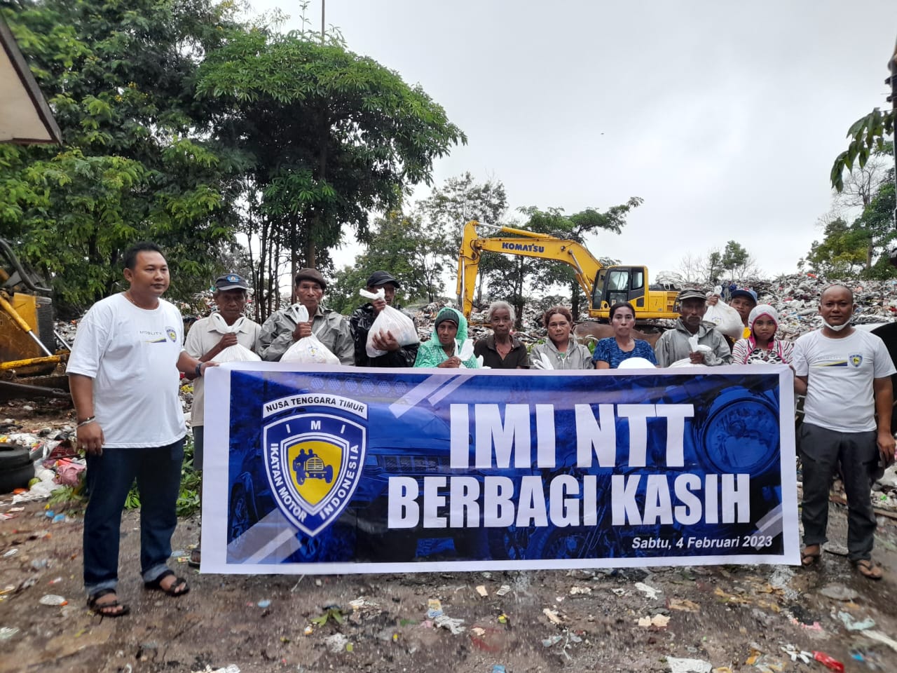 IMI NTT Beri Bantuan Sembako kepada Petugas Kebersihan di Kupang, Sumbang 36 Kantong Darah