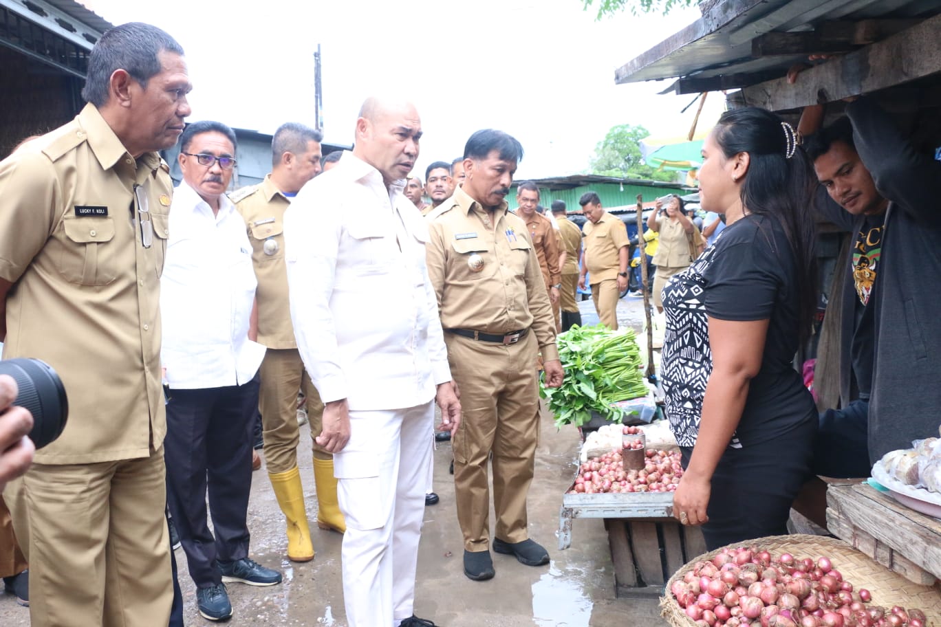 Tinjau Pasar Kasih Naikoten Kupang, Gubernur VBL Dapati Harga Pangan Stabil Tinjau Pasar Kasih Naikoten Kupang, Gubernur VBL Dapati Harga Pangan Stabil