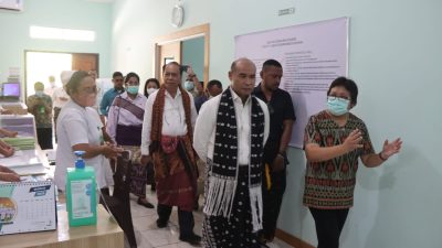 Dukung Pelayanan di RS St. Carolus Borromeus Kupang, Gubernur VBL Secara Pribadi Beri Bantuan Ambulans