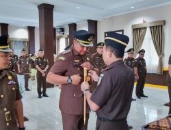 Kajati NTT Lantik 10 Pejabat, Ridwan Angsar dan Shirley Manutede Banjir Ucapan