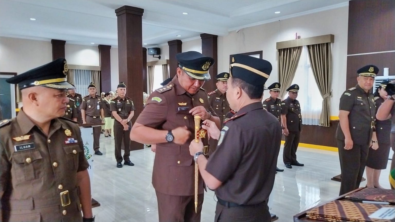 Kajati NTT Lantik 10 Pejabat, Ridwan Angsar dan Shirley Manutede Banjir Ucapan Kajati NTT Lantik 10 Pejabat, Ridwan Angsar dan Shirley Manutede Banjir Ucapan