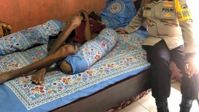 Jenguk Anggota Sakit, Kapolres Kupang Daraskan Doa Mohon Kesembuhan, Beri Tali Asih
