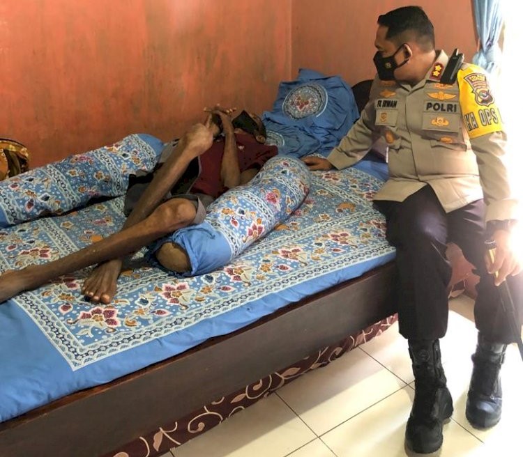 Jenguk Anggota Sakit, Kapolres Kupang Daraskan Doa Mohon Kesembuhan, Beri Tali Asih