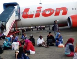 HP Penumpang Keluar Asap hingga Buka Jendela Darurat, Lion Air Kupang-Surabaya Batal Terbang