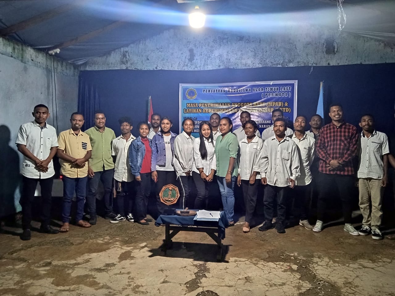 MIRIS! Mahasiswa Alor Gelar MPAB di Bangunan Rusak Korban Badai Seroja