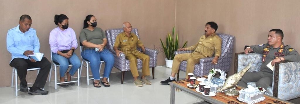 Pemkot Kupang Tertibkan Penjual Daging yang Tidak Berjualan di Pasar