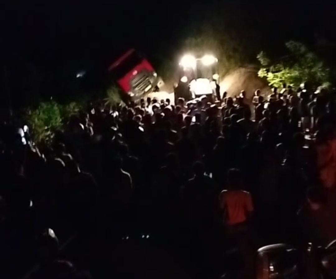 Longsor di Takari, Jembatan dan Tronton Tertimbun Tanah, Arus Lalulintas Lumpuh Total