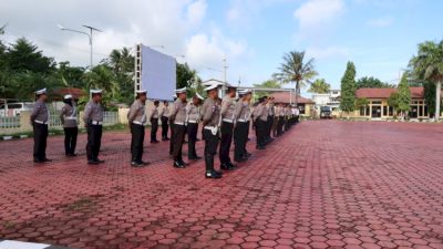 Pimpin Apel Perdana, Wakapolres Kupang Yulianus Lau Ajak Anggota Saling Bekerja Sama Pimpin Apel Perdana, Wakapolres Kupang Yulianus Lau Ajak Anggota Saling Bekerja Sama