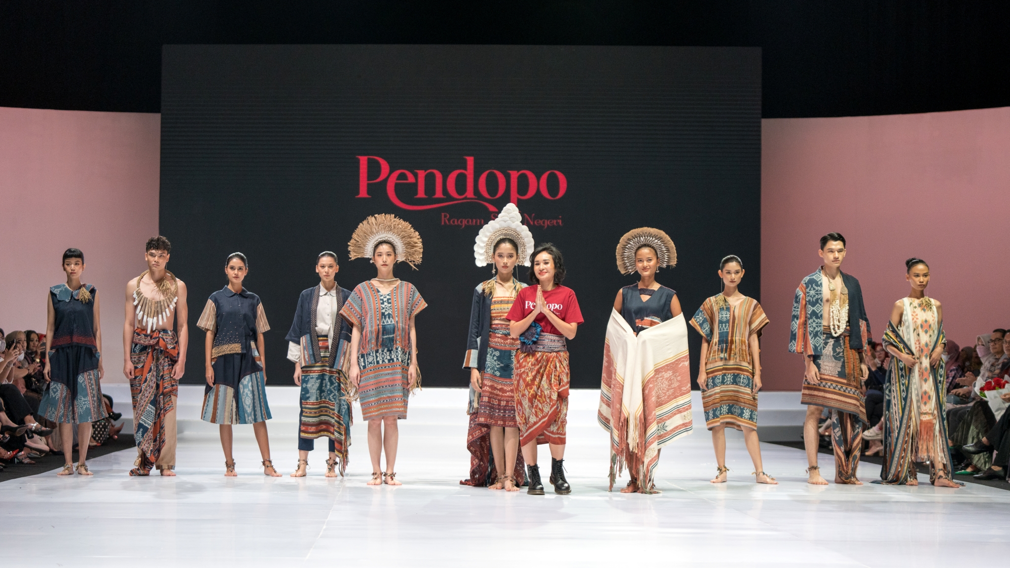 Pendopo Luncurkan Kreasi Kombinasi Tenun Ikat Sikka di Indonesia Fashion Week 2023 Pendopo Luncurkan Kreasi Kombinasi Tenun Ikat Sikka di Indonesia Fashion Week 2023