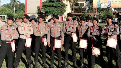 Dukung UMKM, Anggota Polda NTT Serentak Pakai Tas Motif Tradisional