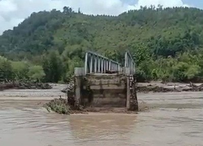 Orpit Jembatan Termanu Jebol, Akses ke Amfoang Lumpuh Total Orpit Jembatan Termanu Jebol, Akses ke Amfoang Lumpuh Total