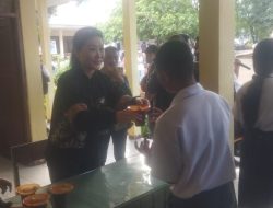 Dukung Jam Sekolah Mulai di Pagi Buta, Dekranasda NTT Beri Sarapan bagi Siswa dan Guru Setiap Hari