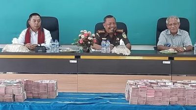 Jaksa Serahkan Uang Tunai Rp4,3 Miliar ke Bank NTT, Hasil Lelang Barang Rampasan Korupsi