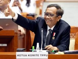 Benny Harman Menyerang Balik, Mahfud MD Tertawa