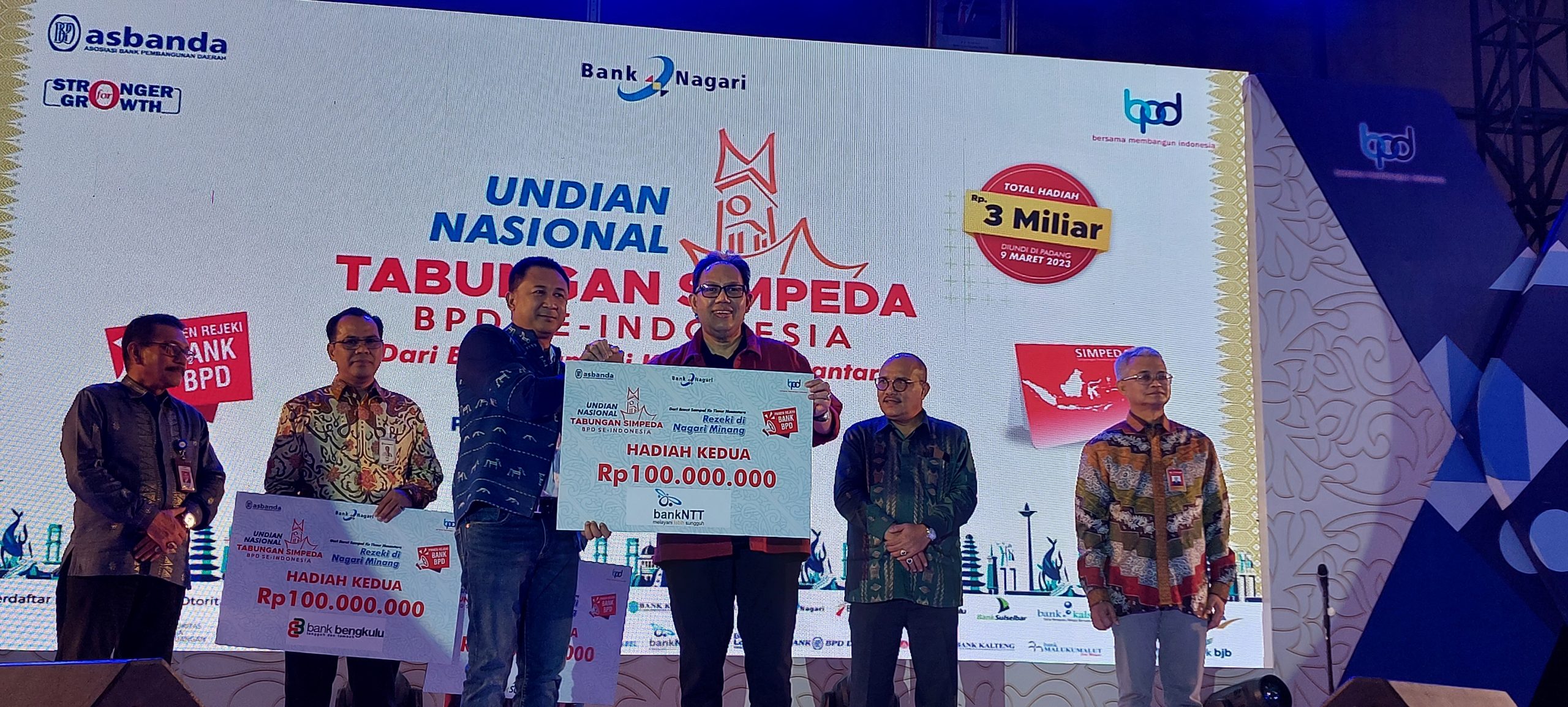 Nasabah Bank NTT Raih Hadiah Utama Rp100 Juta Undian Nasional Tabungan Simpeda