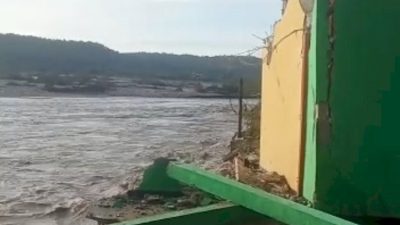 Banjir Bandang Hanyutkan 3 Rumah Warga di Takari
