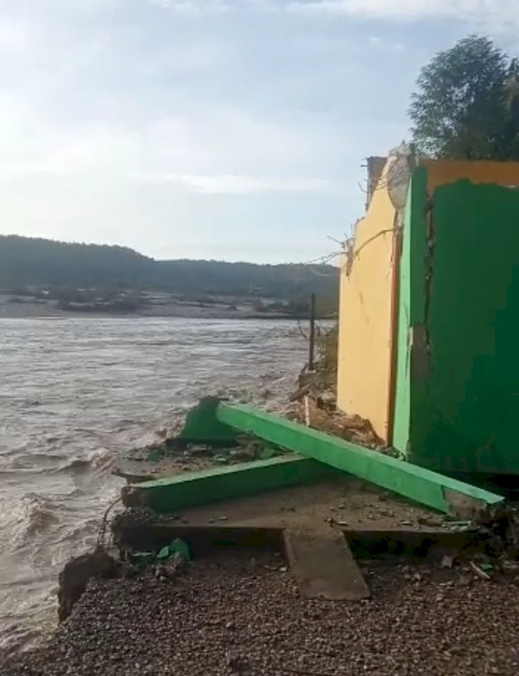 Banjir Bandang Hanyutkan 3 Rumah Warga di Takari