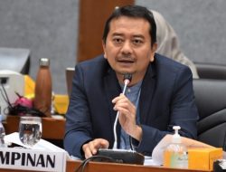 Siswa SMA/SMK di NTT Masuk Jam 05.30 Pagi, Komisi X DPR: Harus Dikaji Matang