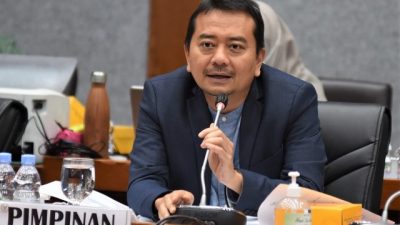 Siswa SMA/SMK di NTT Masuk Jam 05.30 Pagi, Komisi X DPR: Harus Dikaji Matang