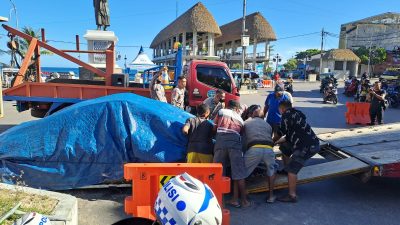 Rumah Kapolda NTT Dilempar OTD, Mobil Patroli Dibakar, Pospol Dirusaki