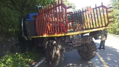 Wabup TTS Army Konay Alami Lakalantas di Jalan Timor Raya, Luka di Kepala, Dirujuk ke RS Siloam Wabup TTS Army Konay Alami Lakalantas di Jalan Timor Raya, Luka di Kepala, Dirujuk ke RS Siloam