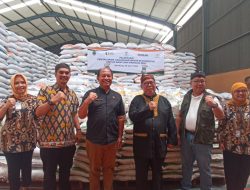 Bantuan Pangan Beras Mulai Disalurkan di Jawa Barat  Sasaran penerima bantuan pangan 4,4 juta KPM