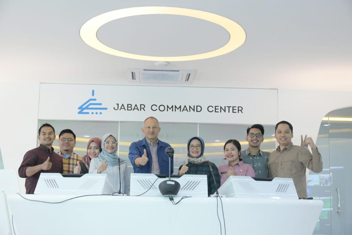 Pemda Provinsi Jabar Raih Penghargaan Unit Kerja Pengadaan Barang/Jasa Proaktif Pemda Provinsi Jabar Raih Penghargaan Unit Kerja Pengadaan Barang/Jasa Proaktif