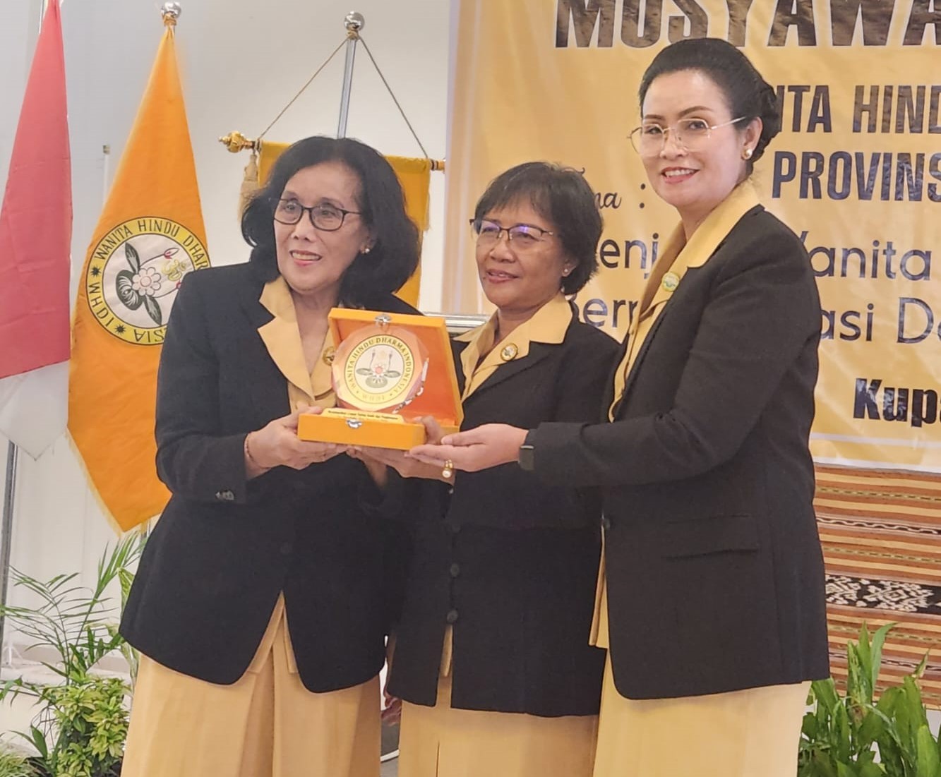 Ketiga Kalinya, Dokter Dewa Ayu Made Dwi Suswati Pimpin WHDI NTT Ketiga Kalinya, Dokter Dewa Ayu Made Dwi Suswati Pimpin WHDI NTT