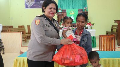 Polwan Polda NTT Berbagi Kasih dengan 20 Anak Stunting di Gereja GMIT Usi Apakaet