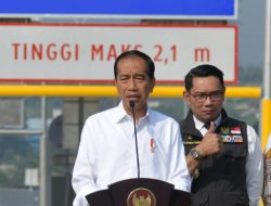 Resmikan Tol Bocimi Seksi 2, Presiden Jokowi Puji Jabar Disebut Juara Investasi, Gubernur Ridwan Kamil Acungkan Jempol