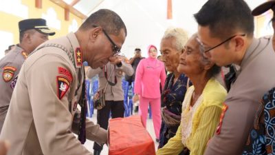 Kapolda dan Ketua Bhayangkari NTT Beri Sentuhan Kasih untuk Lansia di Sabu Raijua