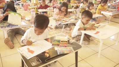 Sokan Teibang Kenalkan Partai Golkar pada Anaknya Melalui Lomba Mewarnai
