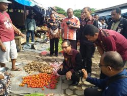 Pj. Gubernur NTT Tinjau Pasar Alok dan Gudang Beras Bulog Maumere