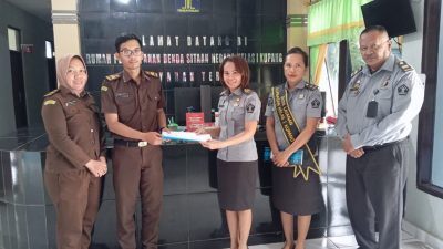 Rupbasan Kupang Terima 1 Mobil Sitaan Kasus Penganiayaan