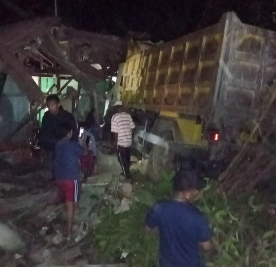 Kecelakaan Maut di Kupang, Truk Isuzu Giga Tabrak Rumah, 1 Mahasiswi Poltek Tewas