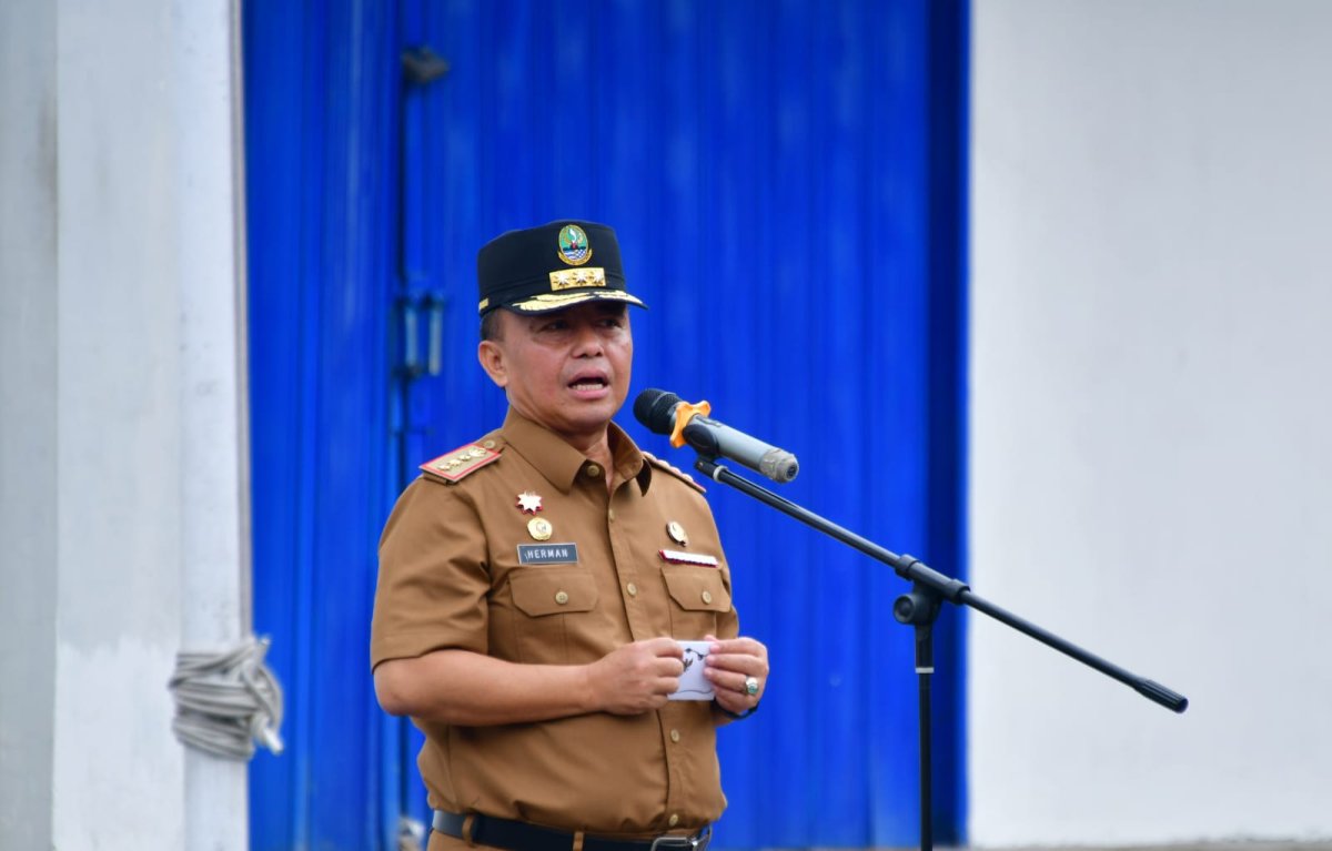 Herman Suryatman Titip BRT Bandung Raya kepada Penjabat Wali Kota Bandung Herman Suryatman Titip BRT Bandung Raya kepada Penjabat Wali Kota Bandung