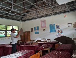 Proyek Renovasi Bermasalah, Plafon Tiga Ruang SDI Oesapa Roboh Sebelum Diserahterimakan