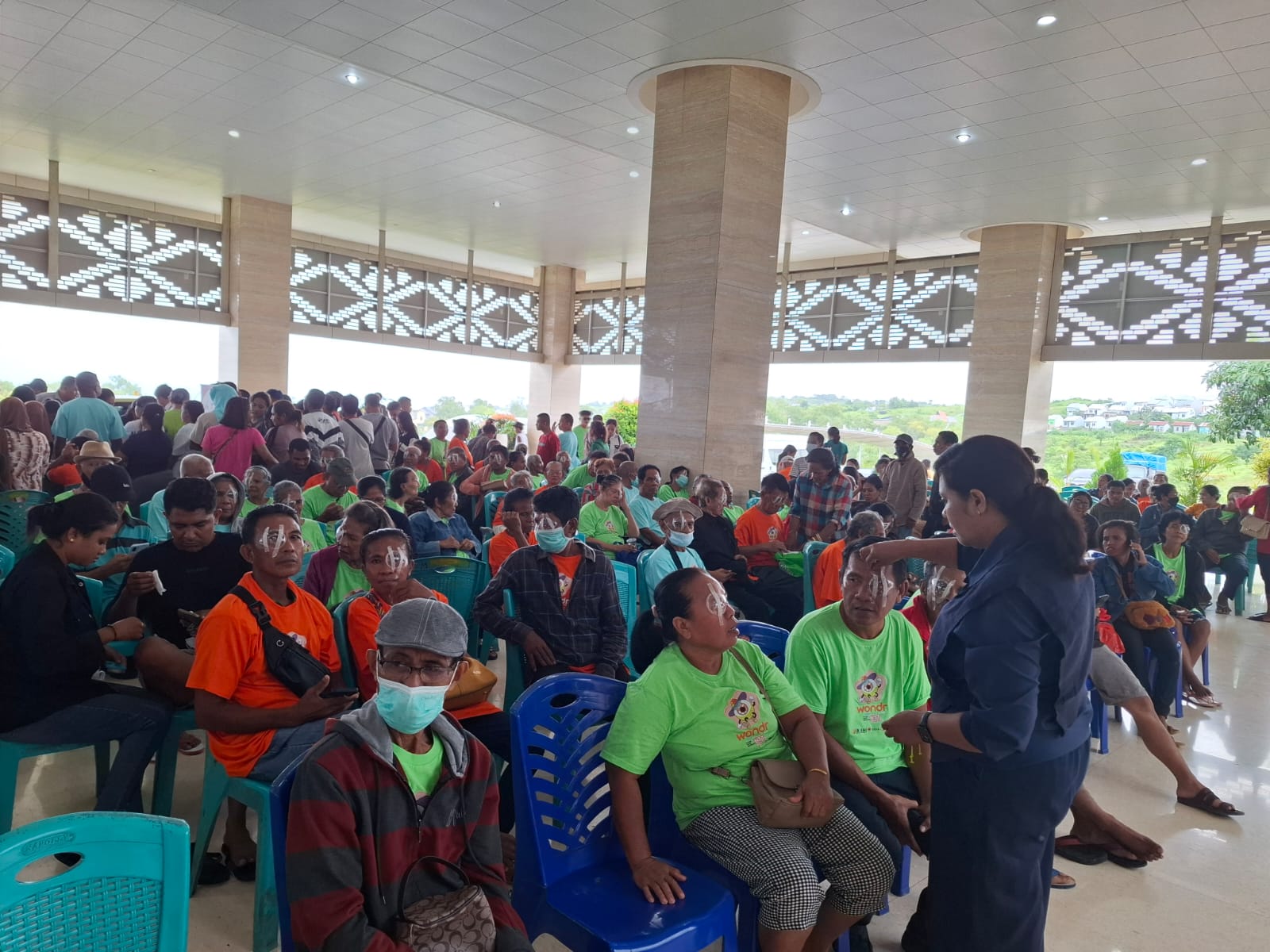 Kolaborasi IKAHI NTT - Daniel Tjen Selamatkan 216 Penderita Katarak dan Hernia di RSUP Ben Mboi Kupang Kolaborasi IKAHI NTT - Daniel Tjen Selamatkan 216 Penderita Katarak dan Hernia di RSUP Ben Mboi Kupang
