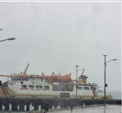 KM Sabuk Nusantara 108 Terjebak Cuaca Buruk di Naikliu, 178 Cool Box Ikan Asal Lembata-Solor Membusuk