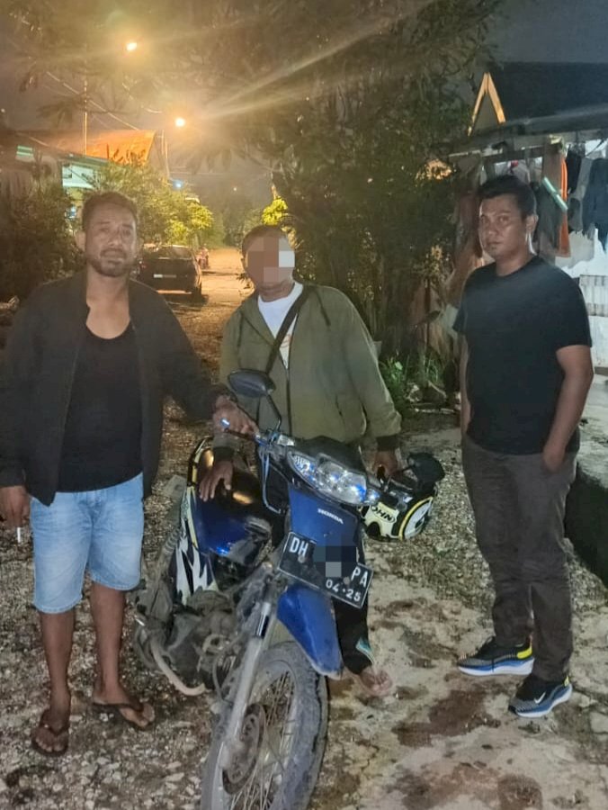 Tak Sabar di Jalan, Pemotor di Kupang Pukul Sopir Truk dengan Helm, Polisi Turun Tangan