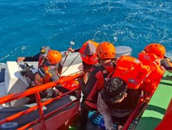 Tim SAR Evakuasi 8 Penumpang KM Bangkit, Mati Mesin di Perairan Pukuafu