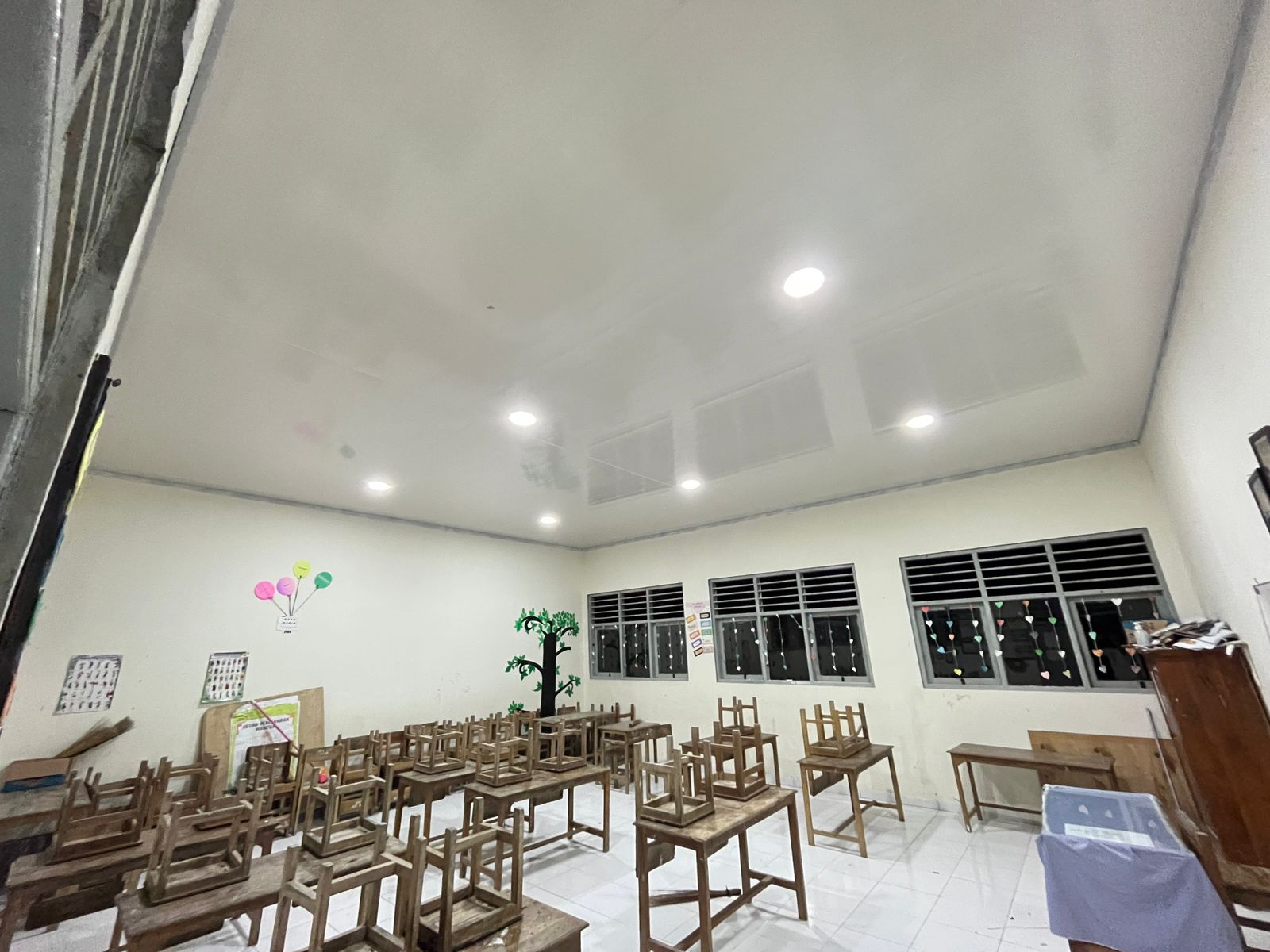 Pasca Plafon Sekolah Roboh, PT. Debitindo Jaya Lakukan Perbaikan dan Upgrade Material, Gypsum jadi PVC, Downlight jadi LED