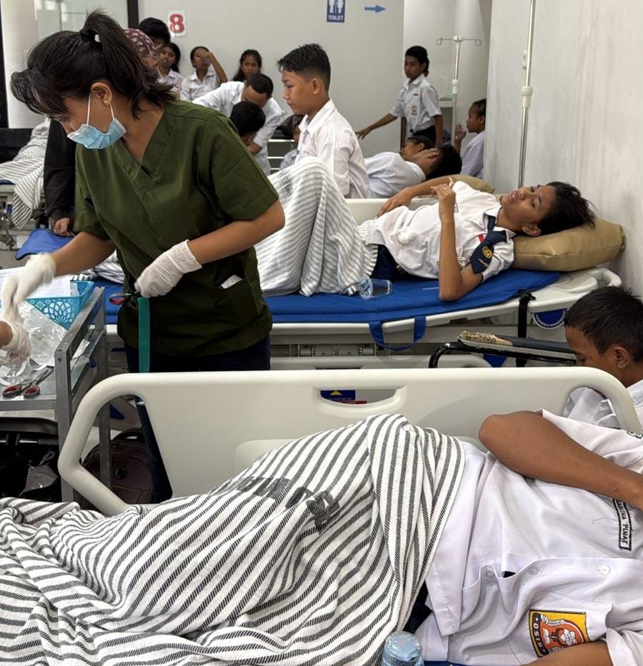 Puluhan Siswa SMPN 8 Kupang Diduga Keracunan Makanan Program MBG, Dilarikan ke Rumah Sakit