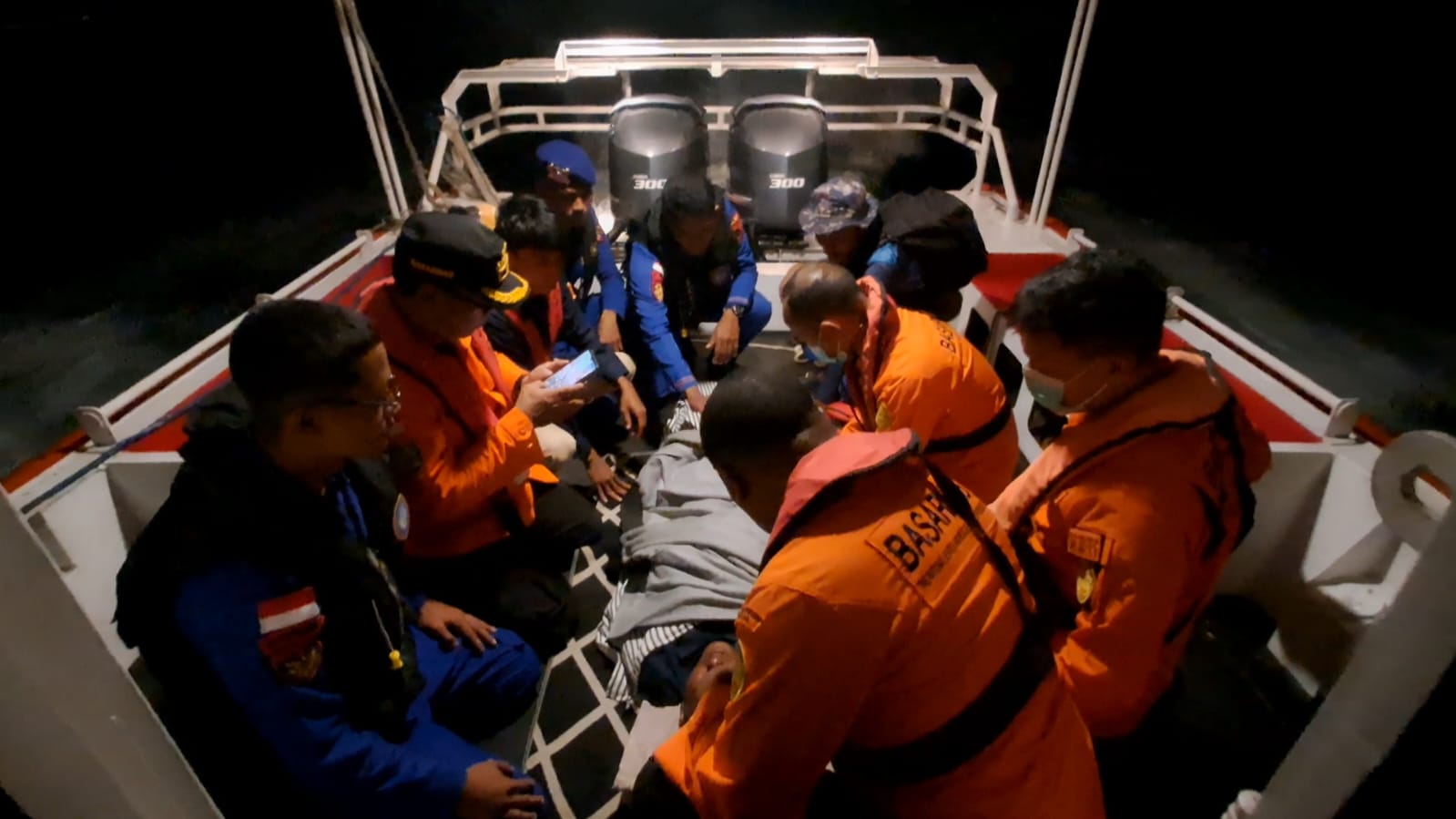 Lima Hari Bertahan di Laut Rote, Juragan Kapal Diselamatkan, Lima Nelayan Masih Hilang