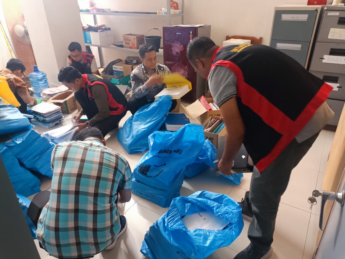 Usai Periksa Mantan Bupati, Kejari Sabu Raijua Geledah Kantor Perindag, 14 Dokumen Penting Disita Usai Periksa Mantan Bupati, Kejari Sabu Raijua Geledah Kantor Perindag, 14 Dokumen Penting Disita