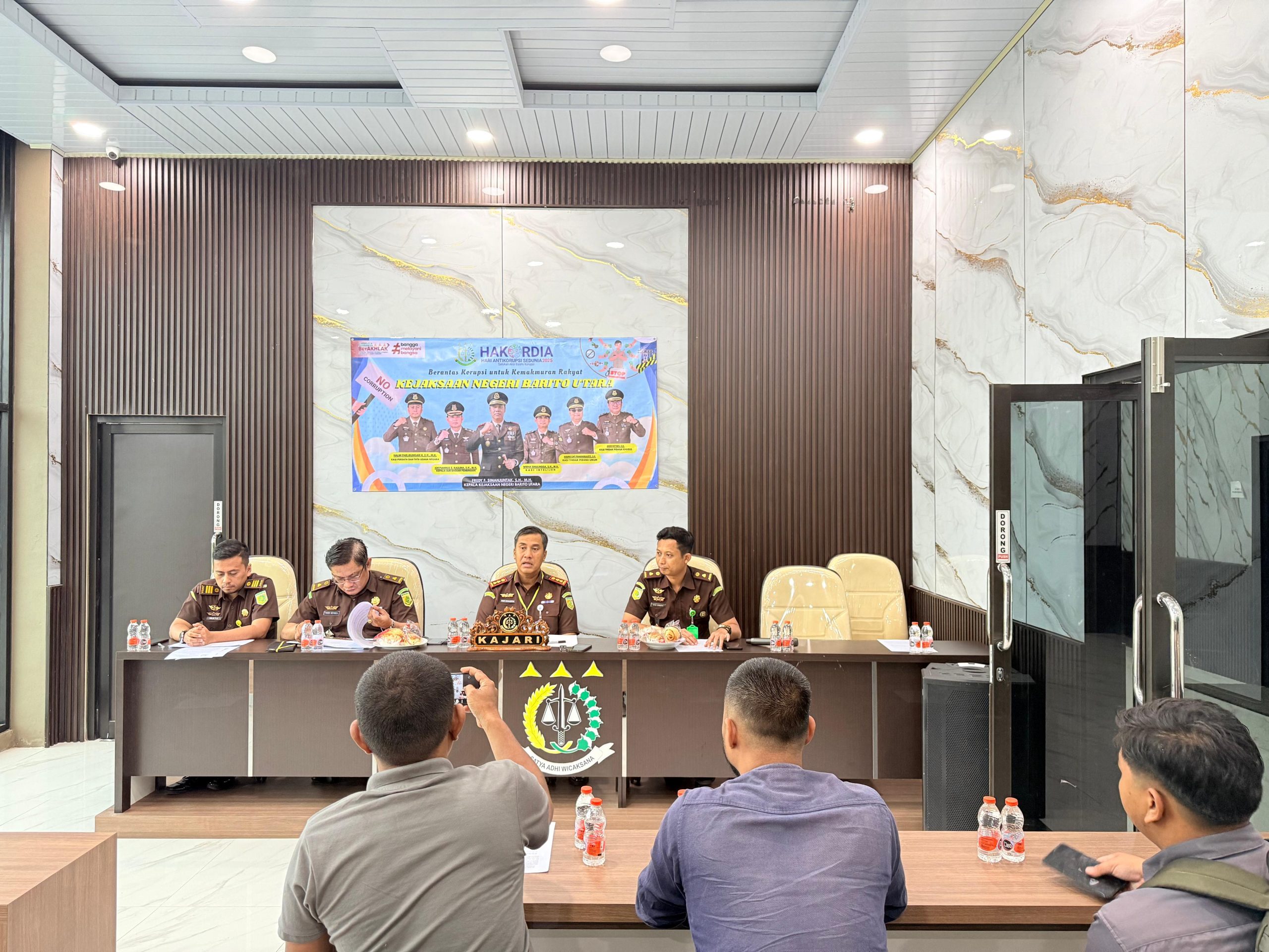 Hakordia 2025, Kejari Barito Utara Ungkap Capaian Besar: BNBP Rp6,6 Miliar, Pendampingan Hukum Rp311 Miliar, Pengamanan Proyek Strategis Rp11,9 Miliar Hakordia 2025, Kejari Barito Utara Ungkap Capaian Besar: BNBP Rp6,6 Miliar, Pendampingan Hukum Rp311 Miliar, Pengamanan Proyek Strategis Rp11,9 Miliar