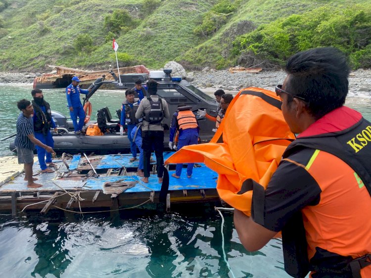 Kapolda NTT Sampaikan Belasungkawa, Satu Jenazah dan Bangkai KM Putri Sakinah Ditemukan